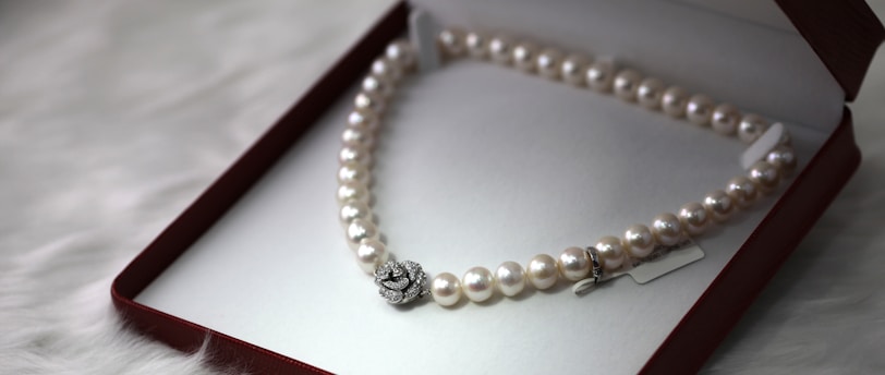 How to Spot Fake Luxury Jewelry: A Buyer’s Guide