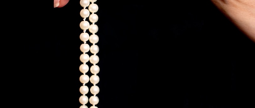 Pearl Jewelry Guide: How to Choose the Perfect Set for Your Skin Tone